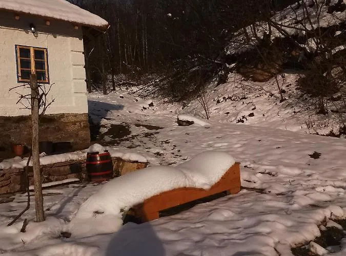 Etno Selo Dedovina בית נופש