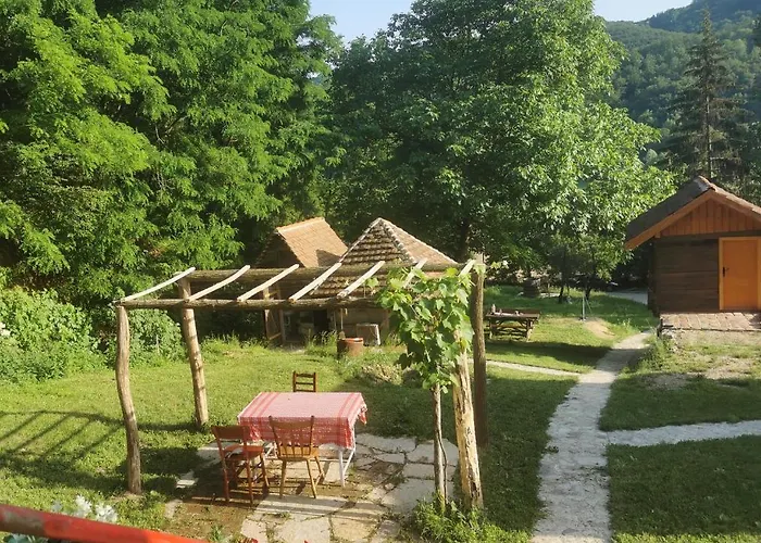 Etno Selo Dedovina גורני מילנובץ