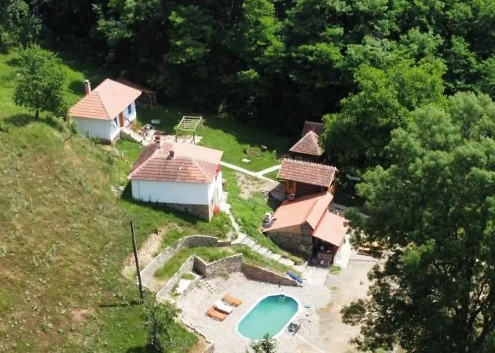 Etno Selo Dedovina * גורני מילנובץ