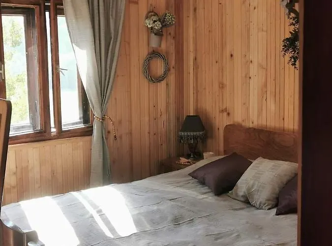 Etno Selo Dedovina בית נופש גורני מילנובץ