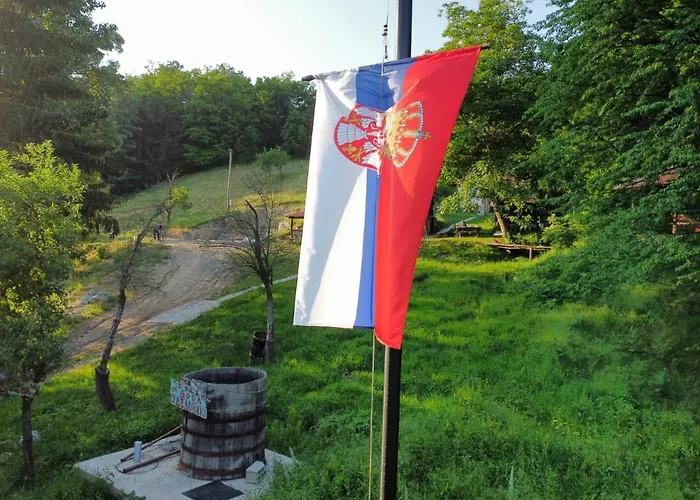 Etno Selo Dedovina בית נופש